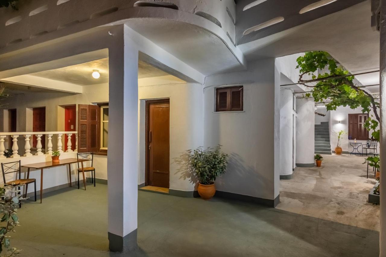 Uncle John'S Guesthouse Скопелос Екстериор снимка