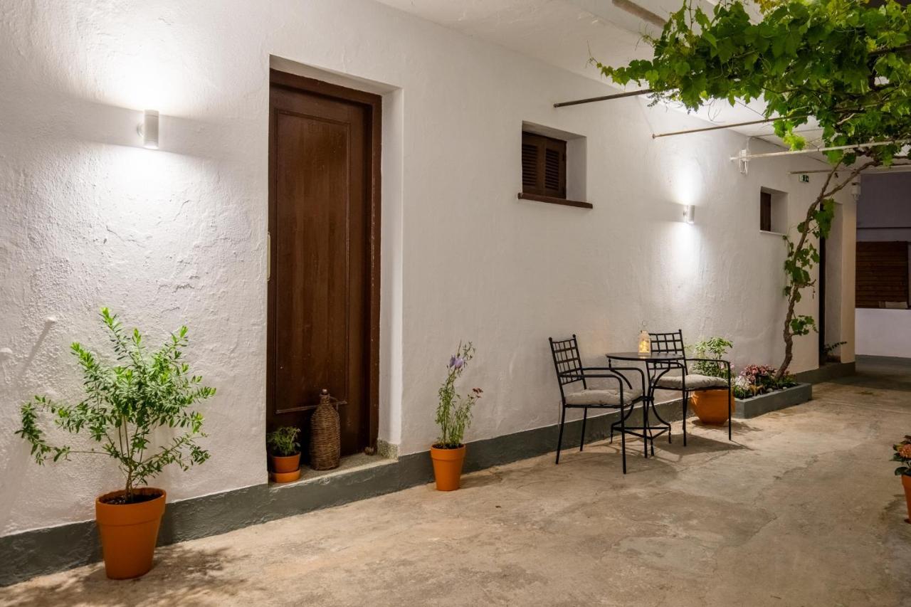 Uncle John'S Guesthouse Скопелос Екстериор снимка