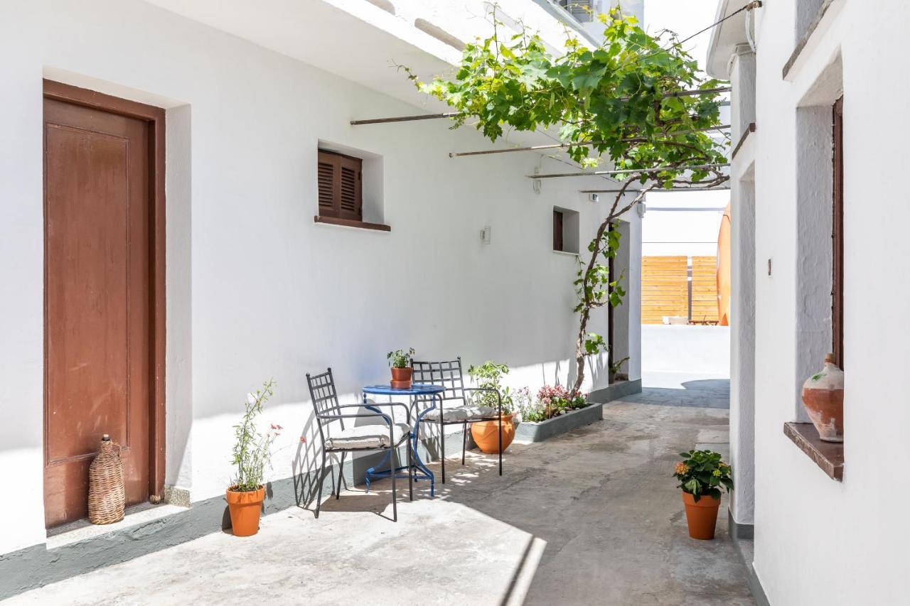 Uncle John'S Guesthouse Скопелос Екстериор снимка
